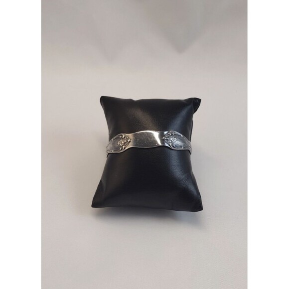 Vintage Signed Spoon Cuff Bracelet Silver Plated Floral WM A Roger Onieda LTD - Picture 1 of 4